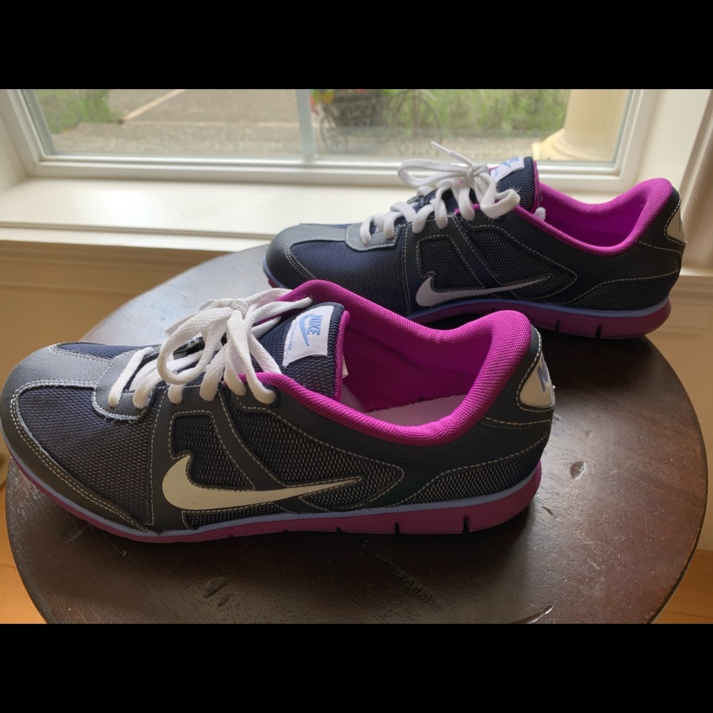 Nike casual shoe size 7.5